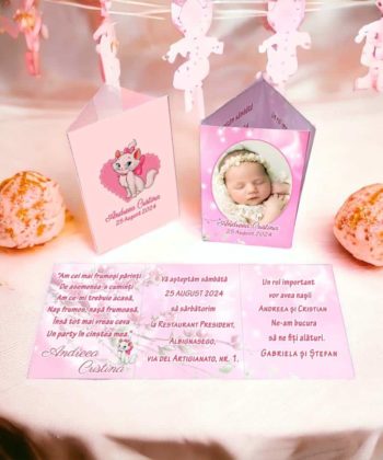 Invitatie botez pisica Marie, culoare roz, dimensiune 21cm x 10 cm
