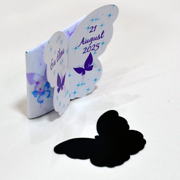 Invitatie botez forma fluture alb - lila
