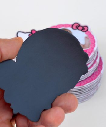 Marturii botez Hello Kitty, magneti cu plicuri personalizate