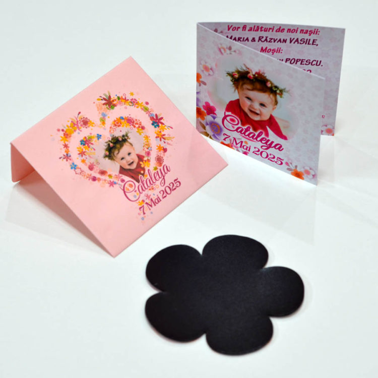 Invitatii botez model floral, 2 in 1 invitatie plus marturie magnet floare