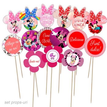 Propsuri Candy Bar Minnie Mouse pe bete din lemn, cu fundite, forme rotunde, flori si prenume
