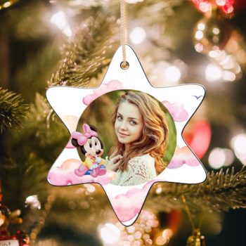 Steluta personalizata Minnie Mouse cu fotografie centrala si norisori roz pe fundal alb