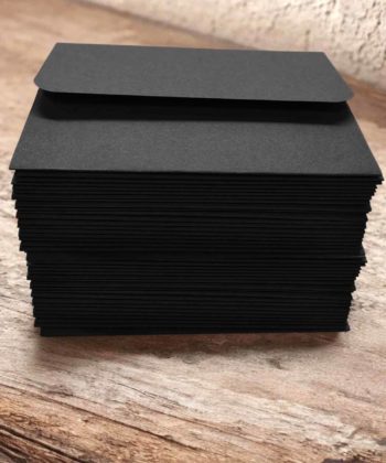Plicuri negre 10,5 x 7,5 cm din carton, minim 100 bucati