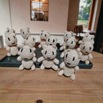 marturii botez ursulet crem crosetat handmade din stoc