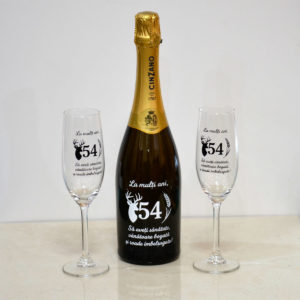 Cadou aniversare personalizat cu sampanie si doua pahare