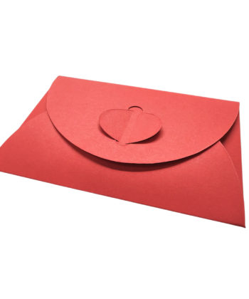 Plic martisor rosu din carton cu inchidere tip cheita ovala