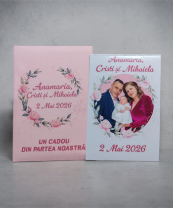 Marturii nunta si botez fetite magnet cu poza personalizat cu plic roz